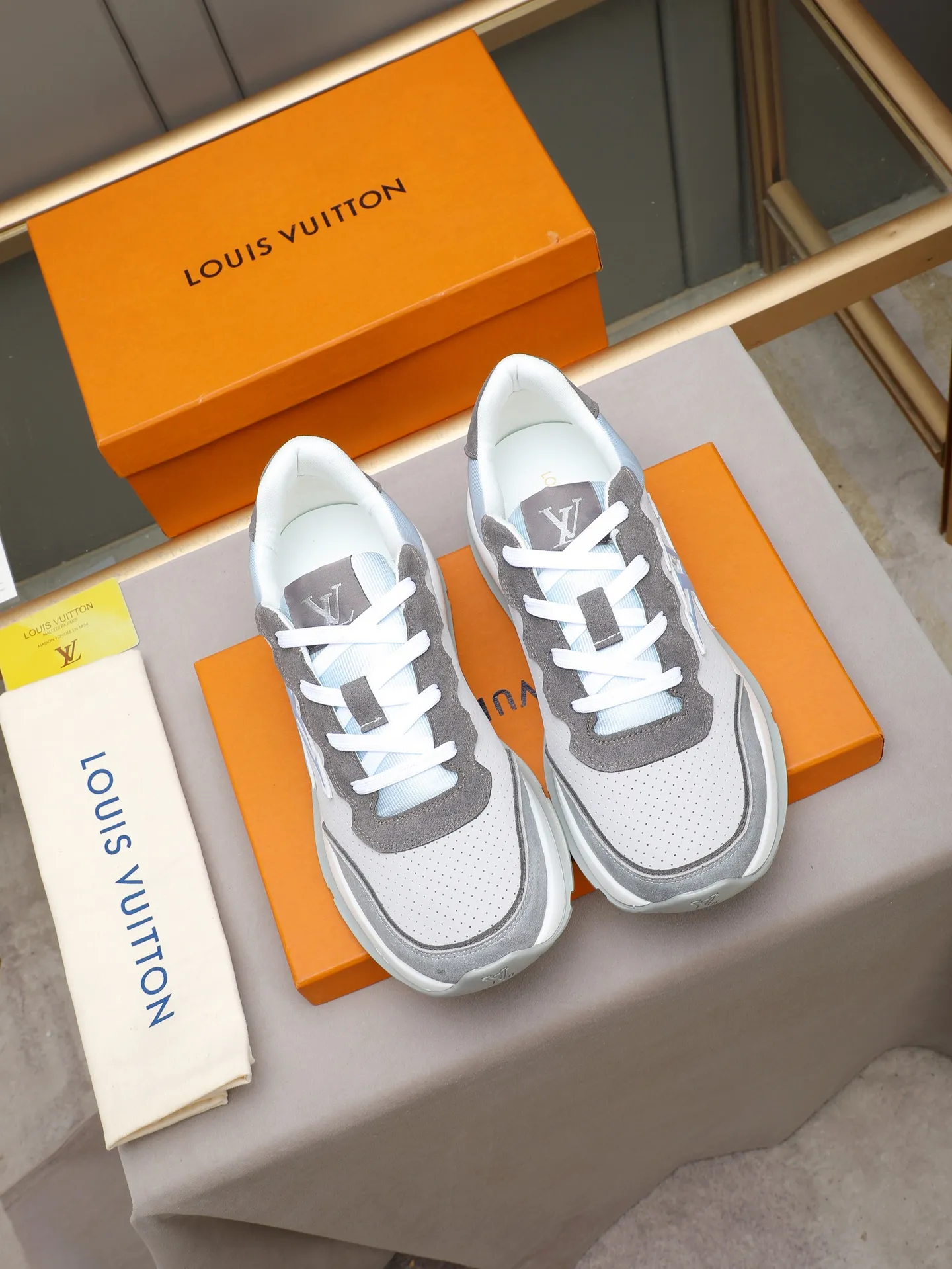 Men's shoes 💰460 Brand: LOUIS VUITTON Louis Vuitton LV Size: 38 39 40 41 42 43 44 (45 customized) Fabric: original cowhide cowhide 🔸Inside of: mesh 🔺Sole: counter foam outsole